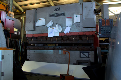 プレスブレーキ 2500×80t